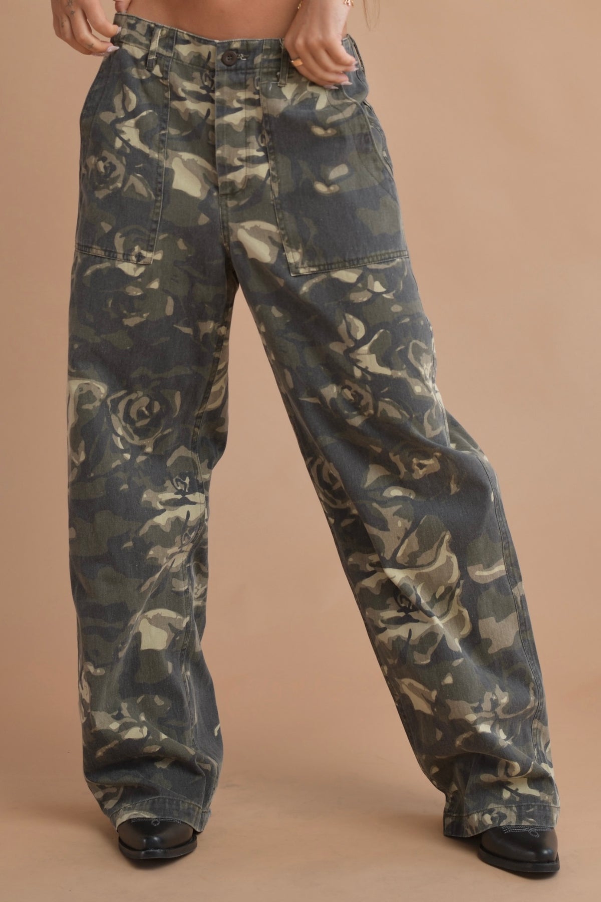 Boyfriend Loose Fit Camo Jeans