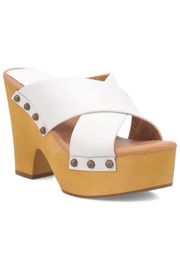 Boho-inspired sandal with premium materials