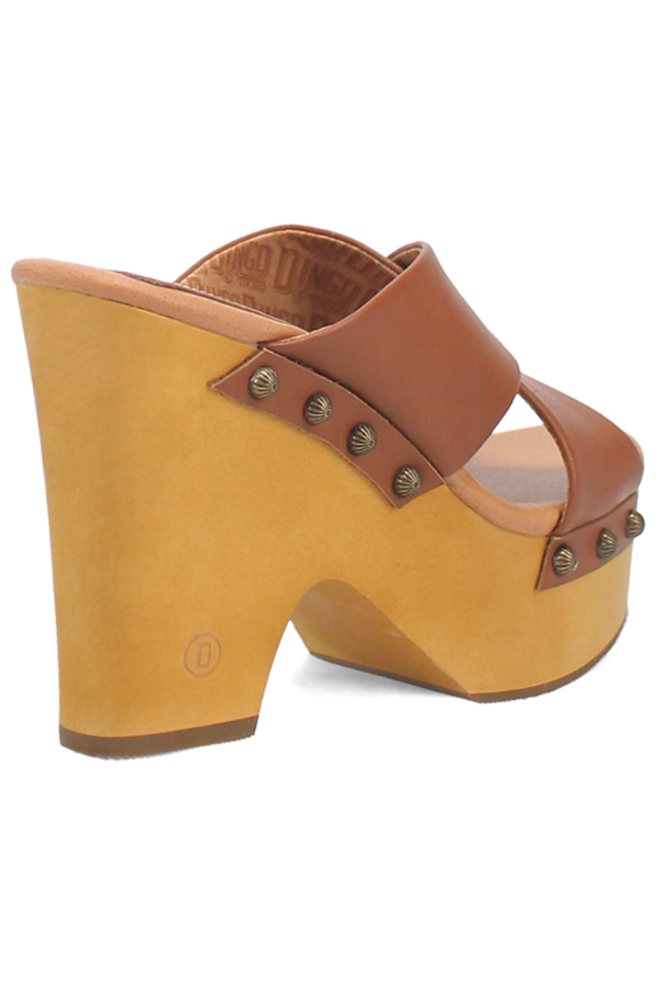 Comfortable leather heel sandal for warm weather

